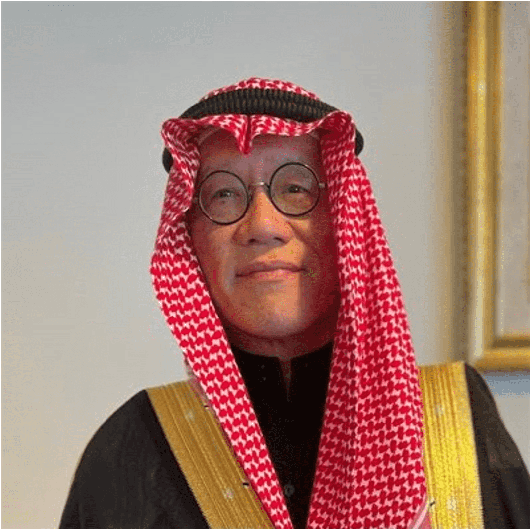 سفير لدى بلد عربي يسأل سر غياب اسم العروس ببطاقة الزفاف