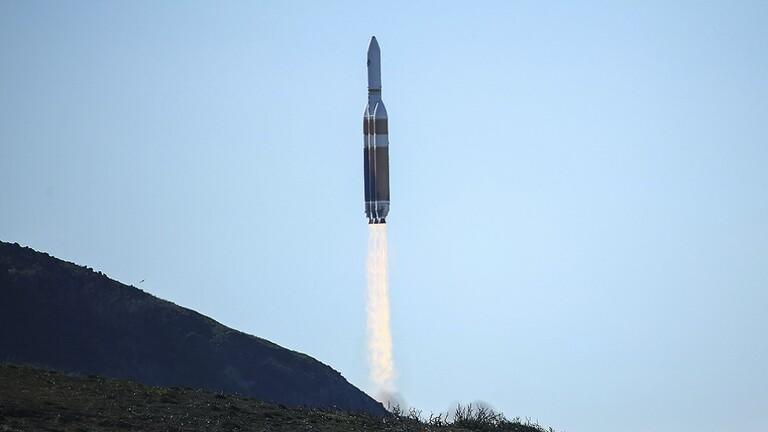 إطلاق قمر صناعي إماراتي بحريني