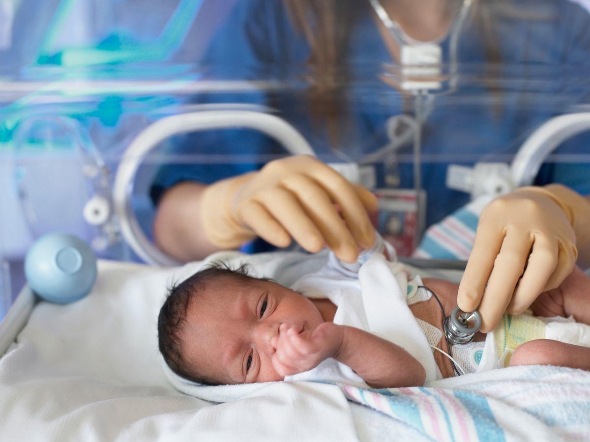 الصين ابتكار رحم صناعي ومربية آلية