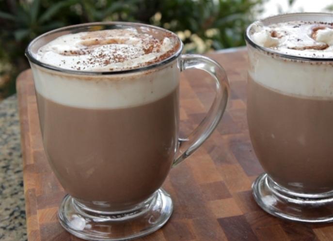 طبيب يحذر من تناول الكاكاو بالحليب لهذا السبب