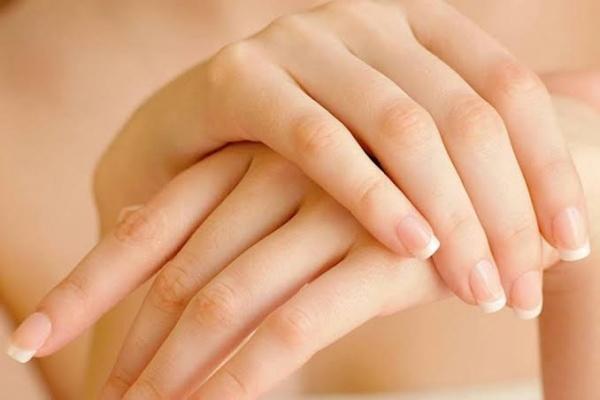 مكون معجزة لتبييض وتفتيح اليديين