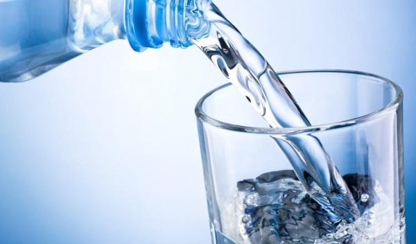 ماذا يحدث للجسم بعد شرب كأس ماء قبل الإفطار