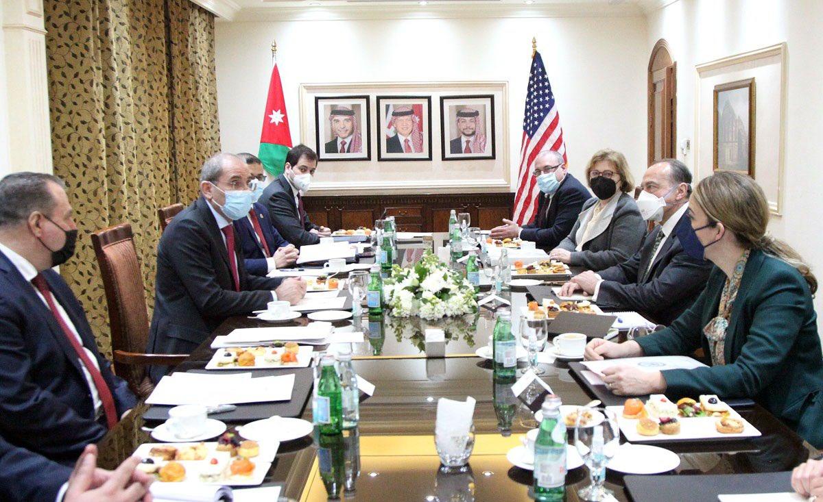 الصفدي يلتقي مسؤولتين اميركيتين