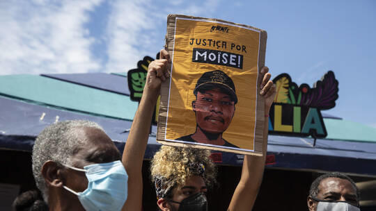 البرازيل مطالبات بالعدالة لكونغولي ضرب حتى الموت