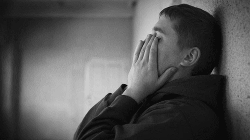 13 علامة تشير إلى أنك تتعامل مع مريض نفسي