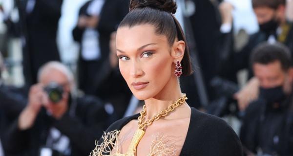 بيلا حديد تبكي مجددًا ما القصة