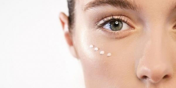 كيف تتخلصي من الخطوط أسفل العين