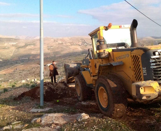 طمر حفرة عمقها 8 أمتار في بيرين