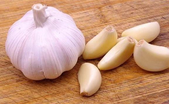 فوائد تناول الثوم على الريق للنساء