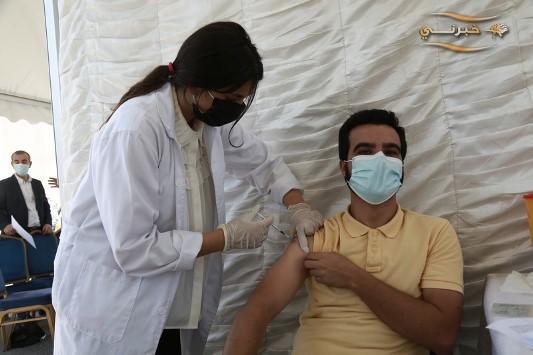 ازدياد أعداد اللاجئين المتلقين للقاح كورونا في الأردن