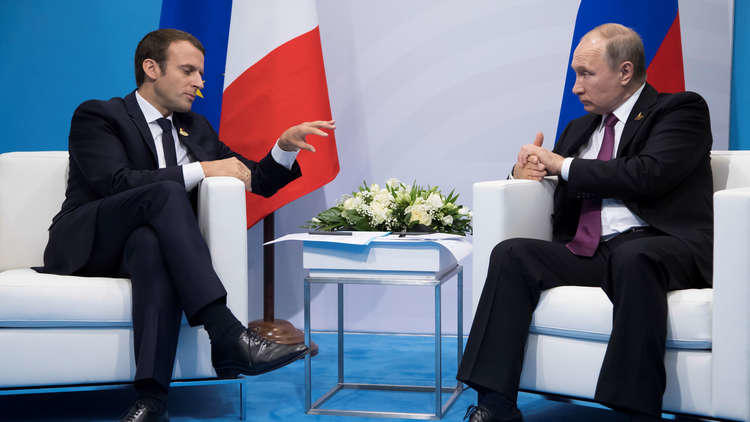 ماكرون يصل موسكو للقاء بوتين