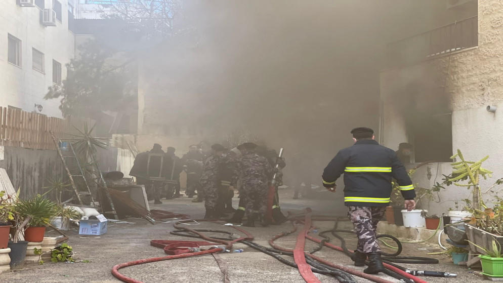 التعامل مع حريق داخل شقة بعمّان