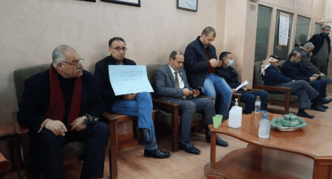 معلمون يبدأون اعتصاما مفتوحا بحرم الوزارة