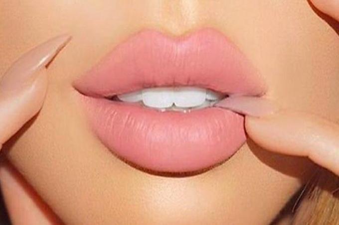  أنجح حيل طبيعية لتكبير الشفاه بوقت قصير