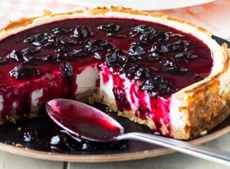 طريقة سهلة لتحضير التشيز كيك بنكهة الفراولة