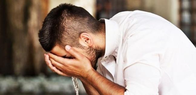 حكم ترك الوضوء لمن يتضرر من استعمال الماء البارد