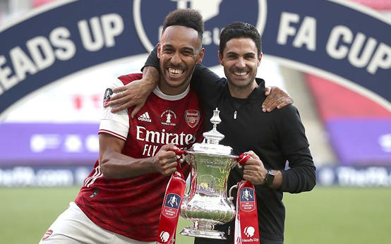 أرتيتا يختار قائدًا جديدًا لآرسنال  ويرد على أوباميانج