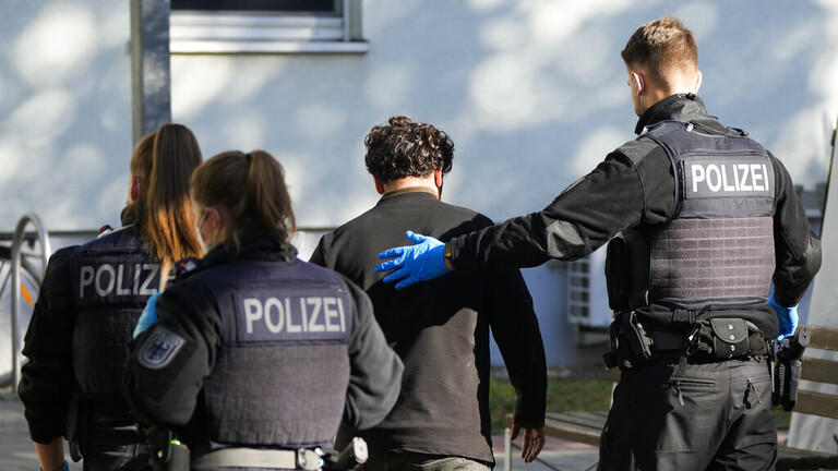 ألمانيا سائق مخمور يتسبب بتصادم 31 سيارة واحتراق منزل