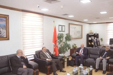 بحث التعاون بين مؤتة والاردنية  