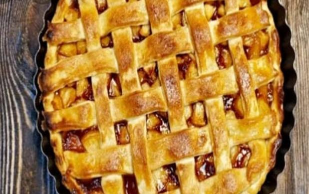 قدميها لعائلتك طريقة عمل فطيرة محلاة بالتفاح والتمر