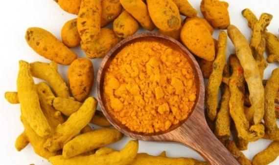 ماذا يحدث لجسمك عند تناول بهار الكركم 