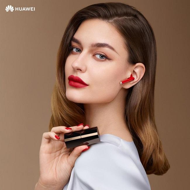 هواوي تطلق سماعات ‏HUAWEI FreeBuds Lipstick‏ العصرية والجديدة في ‏الأردن