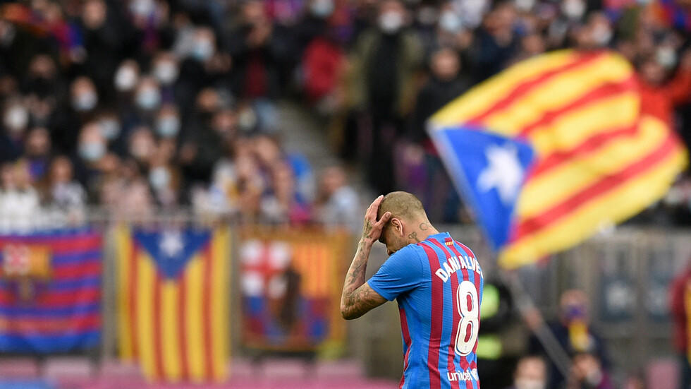 تحرك رسمي من برشلونة تجاه عقوبة ألفيس