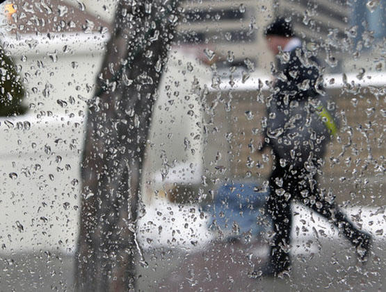 إخلاء أسرة انهار سقف منزلها بالأغوار 