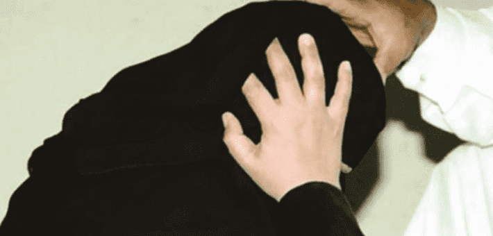 هل يجوز لمس النساء في الرقية 