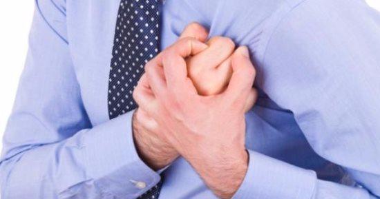 شبكية العين تتنبأ بالنوبة القلبية قبل عام من حدوثها 