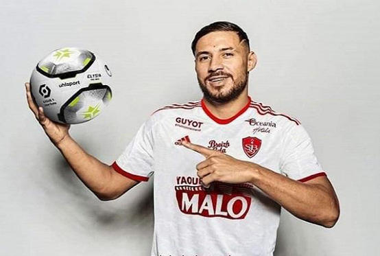 هجوم فرنسي على بلايلي بسبب لغته ومستواه