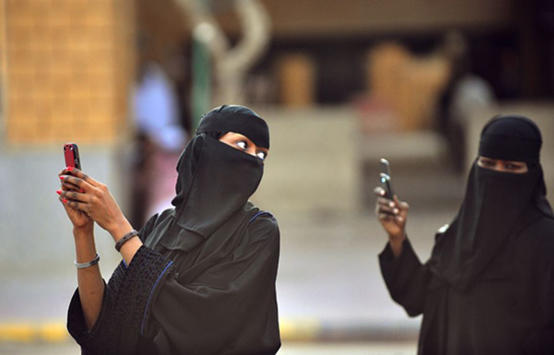 السعوديون الأعلى عالميا في إدمان الهواتف الذكية