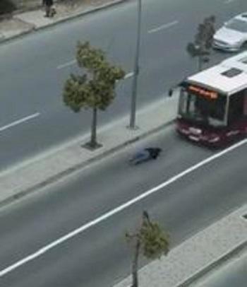 صاحب فيديو النجاة من الباص السريع يكشف الحقيقة 