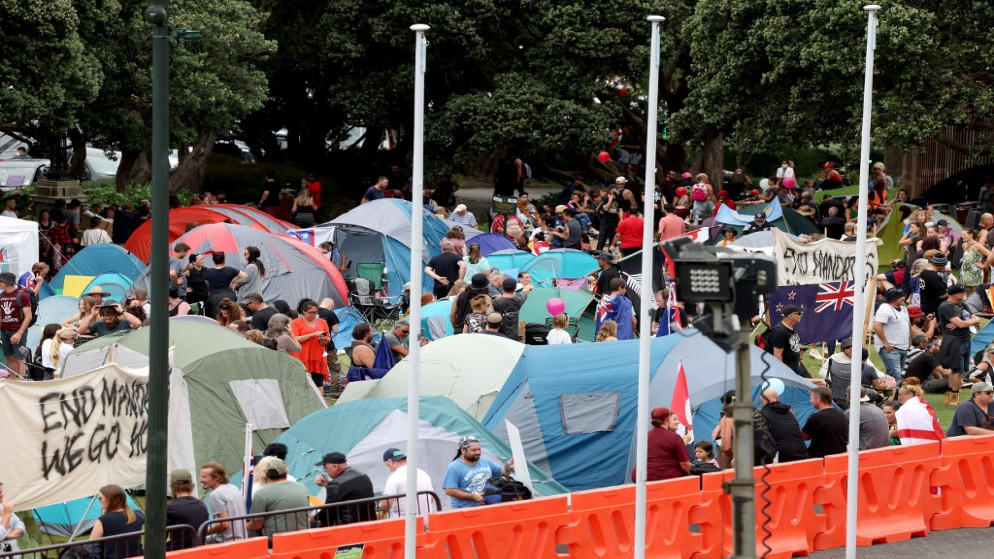 محتجون على قيود كورونا يحاصرون البرلمان النيوزيلندي