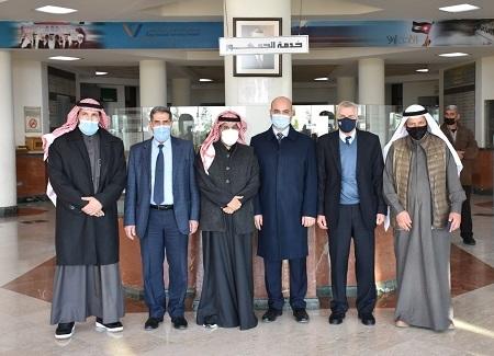 السفير الكويتي يزور مستشفى الملك المؤسس