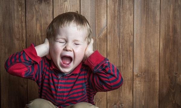 احذر الضوضاء تؤخر تعلُّم الأطفال الكلام