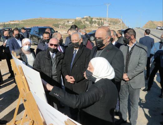 الخصاونة تنفيذ 12 كم من إربد الدائري قبل الصيف