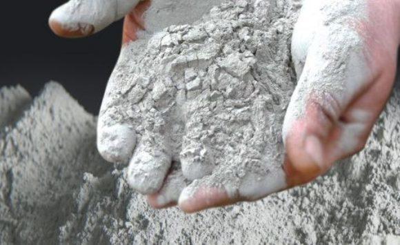 الصناعة والتجارة لا صحة لمنح رخص لاستيراد الأسمنت