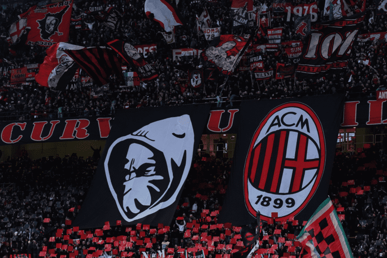 ميلان يخطف الصدارة من الإنتر