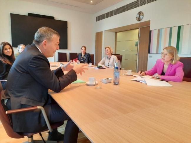 النرويج تتبرع بـ1245 مليون دولار للأونروا 