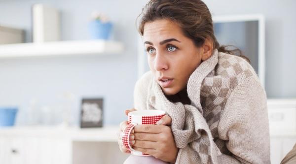 دلائل برودة القدمين وخطوات منزلية بسيطة للتدفئة