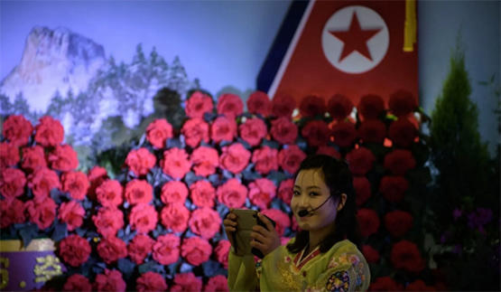 الزعيم كيم يعاقب بستانيين بالأشغال الشاقة لفشلهم بإنبات زهرة