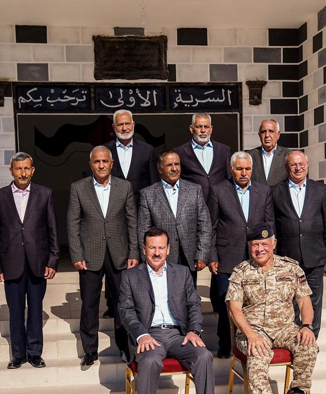 الملك يلتقي رفاق السلاح من كتيبة المدرعات