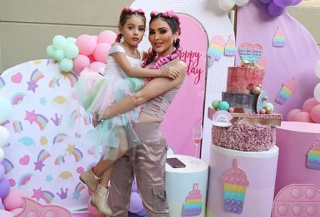 مريم حسين تحتفل بعيد ميلاد ابنتها بأجواء فخمة  فيديو 