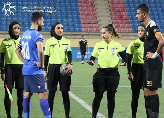 حكمات لإدارة مباريات بطولة الدرع