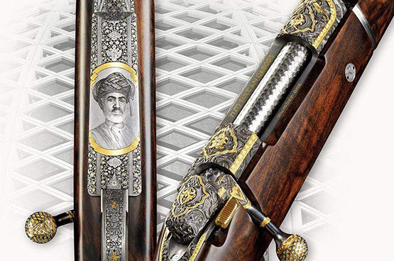 صورة السلطان قابوس على أغلى بندقية في العالم  صور