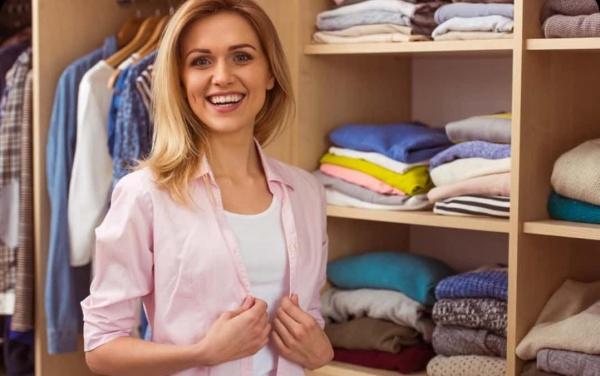 حيلة ذكية للتخلص من رائحة الرطوبة في خزانة الملابس