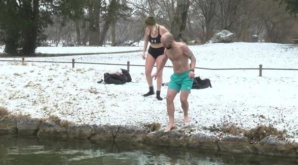  فوائد السباحة في المياه الثلجية 