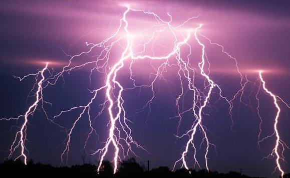 الأرصاد تحذر من تشكل السيول والعواصف الرعدية 