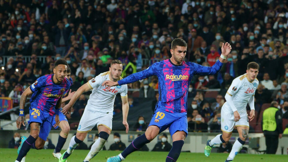 قميص نجم برشلونة في لقاء نابولي يثير جدلا 